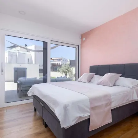 Simba Villa Tar-Vabriga